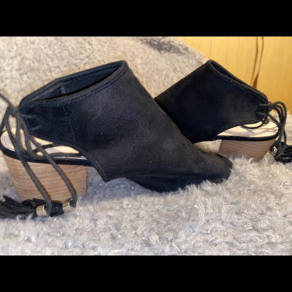 Peep toe black heel 🖤